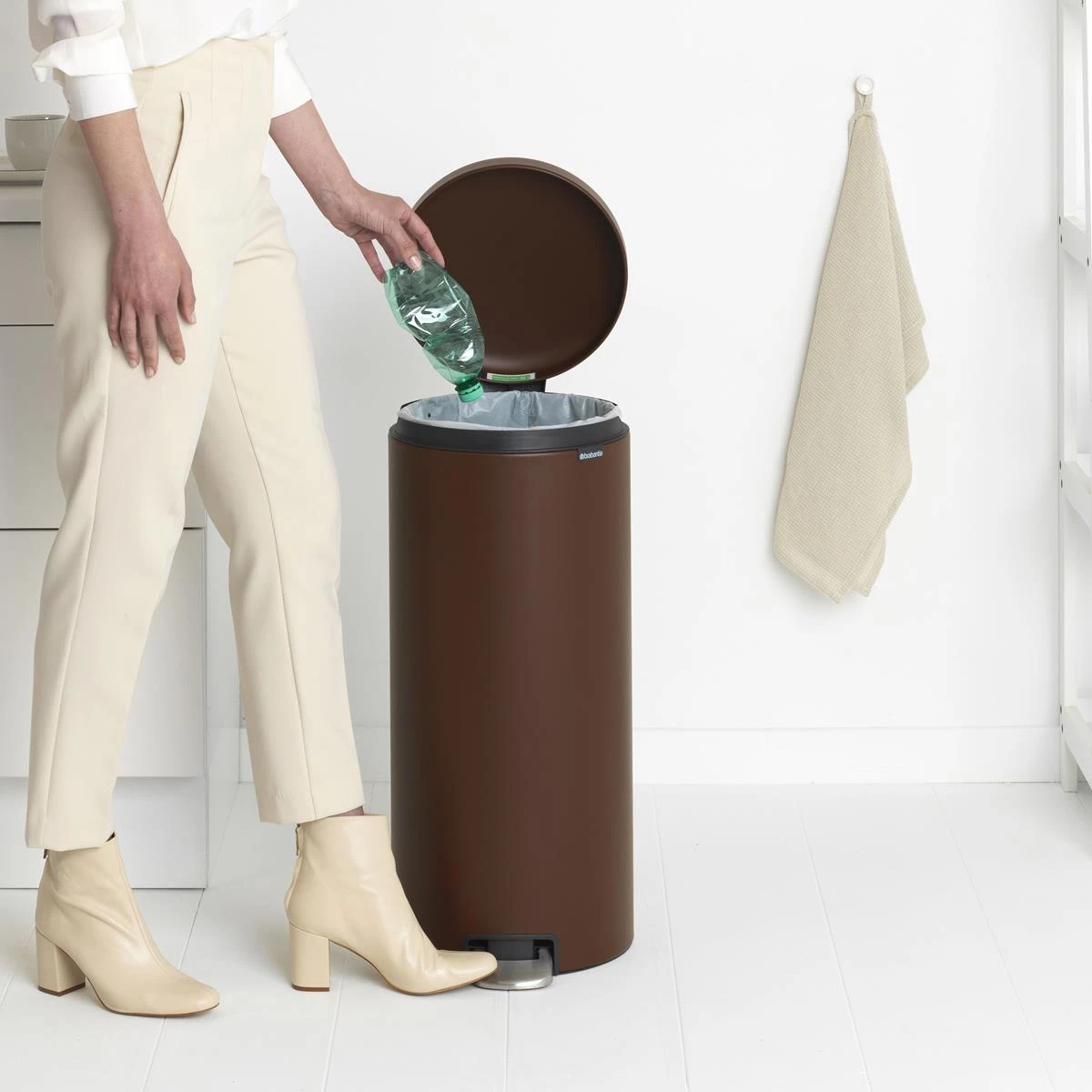 Brabantia NewIcon Pedaalemmer 30 Liter - Mineral Cosy Brown 9 Brabantia NewIcon Pedaalemmer 30 Liter - Mineral Cosy Brown - Afbeelding 7