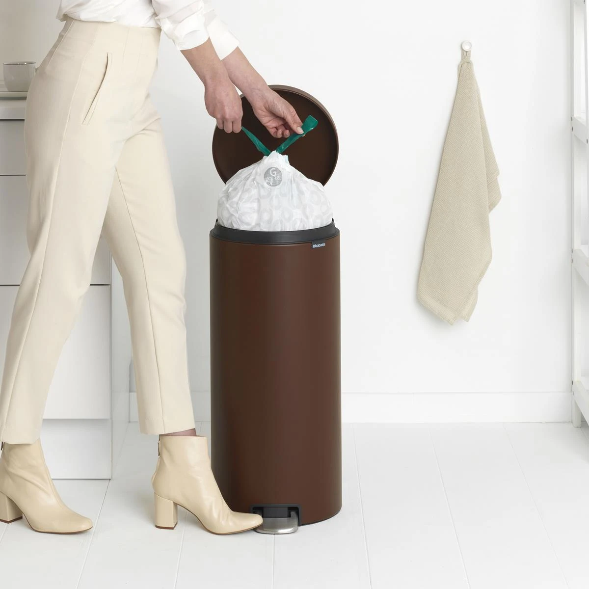 Brabantia NewIcon Pedaalemmer 30 Liter - Mineral Cosy Brown 10 Brabantia NewIcon Pedaalemmer 30 Liter - Mineral Cosy Brown - Afbeelding 8