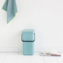 Brabantia Sort & Go Afvalemmer / Opberger 12 L - Lichtblauw 35 Brabantia Sort & Go Afvalemmer / Opberger 12 L - Lichtblauw -Brabantia 10231103