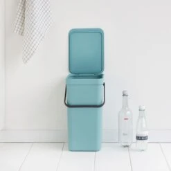 Brabantia Sort & Go Afvalemmer / Opberger 16 L - Lichtblauw 31 Brabantia Sort & Go Afvalemmer / Opberger 16 L - Lichtblauw -Brabantia 10231134