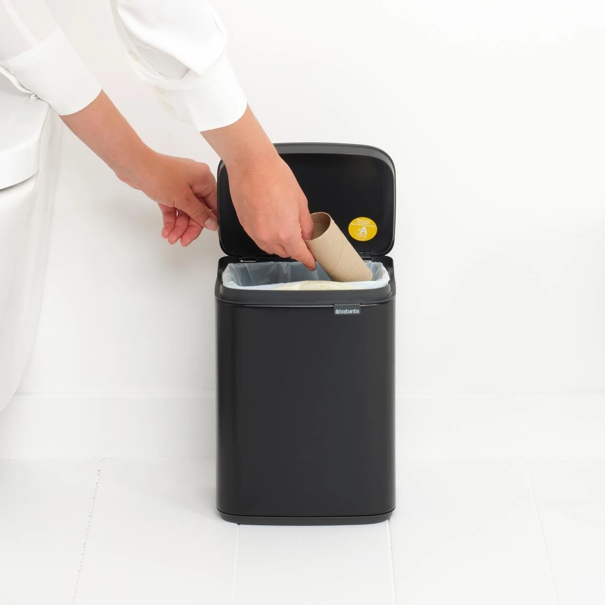 Brabantia Bo Afvalemmer 4 L - Matt Black 8 Brabantia Bo Afvalemmer 4 L - Matt Black - Afbeelding 6