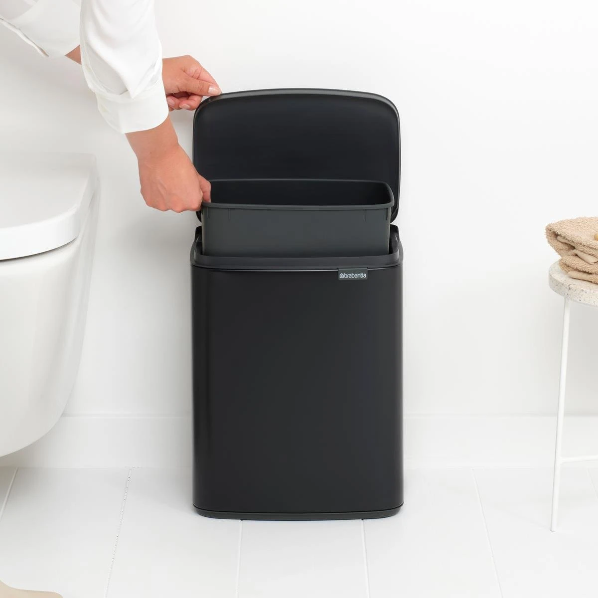 Brabantia Bo Afvalemmer 12 L - Matt Black 6 Brabantia Bo Afvalemmer 12 L - Matt Black - Afbeelding 4