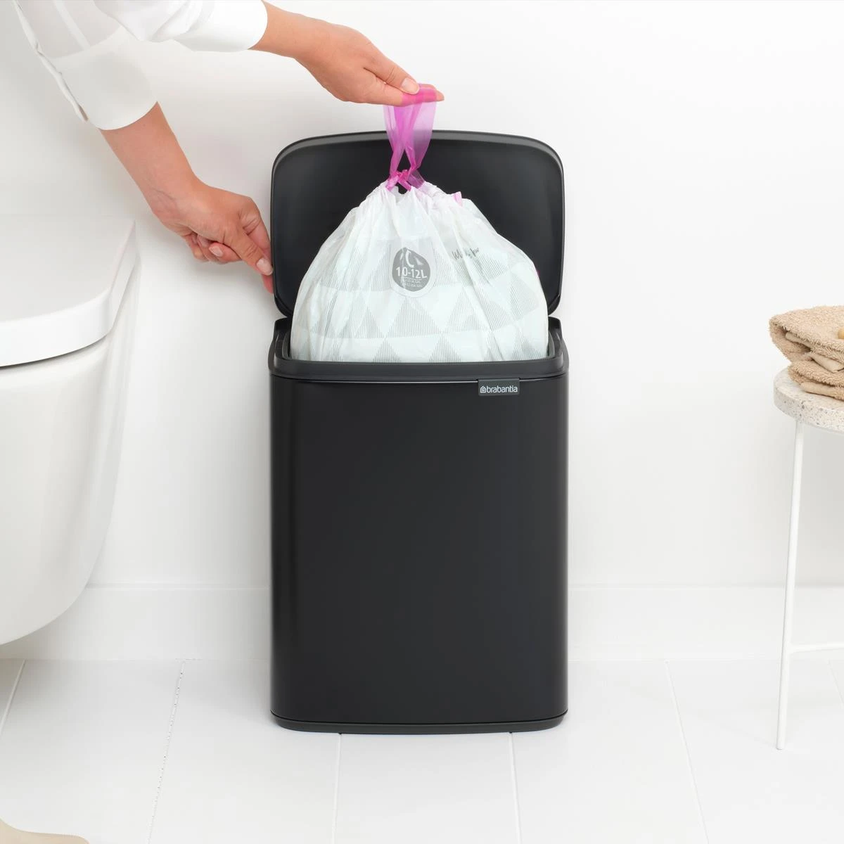 Brabantia Bo Afvalemmer 12 L - Matt Black 8 Brabantia Bo Afvalemmer 12 L - Matt Black - Afbeelding 6