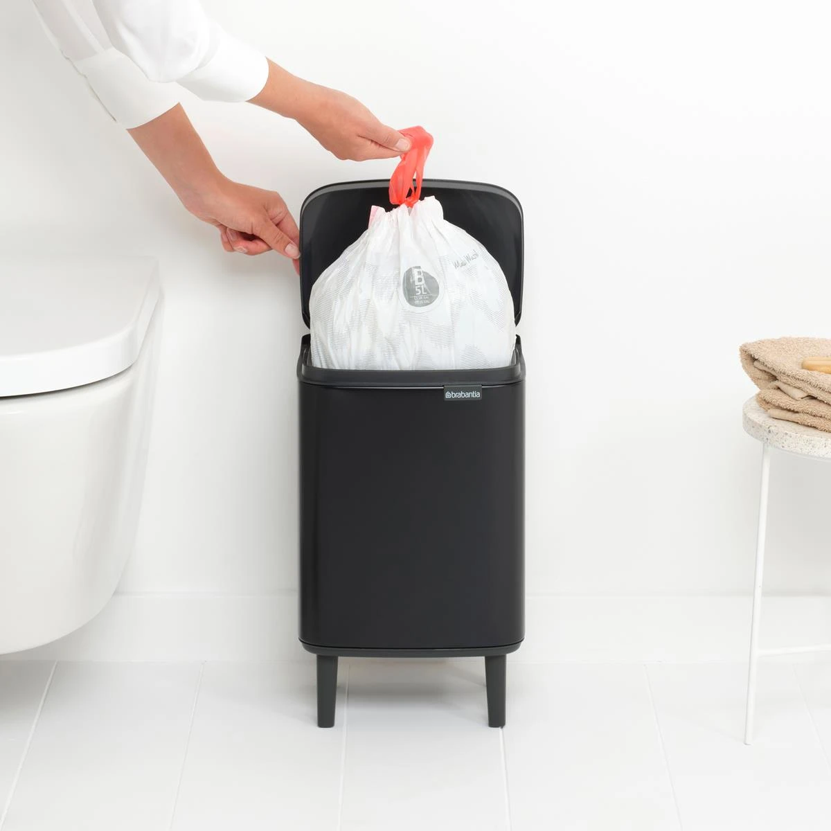 Brabantia Bo Hi Afvalemmer 7 L - Matt Black 9 Brabantia Bo Hi Afvalemmer 7 L - Matt Black - Afbeelding 7