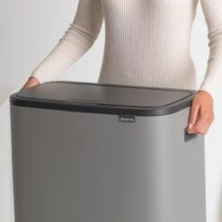 Brabantia Bo Touch Bin Afvalemmer 2 X 30 L - Mineral Concrete Grey 31 Brabantia Bo Touch Bin Afvalemmer 2 X 30 L - Mineral Concrete Grey -Brabantia 10714046