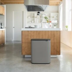 Brabantia Bo Touch Bin Afvalemmer 2 X 30 L - Mineral Concrete Grey 32 Brabantia Bo Touch Bin Afvalemmer 2 X 30 L - Mineral Concrete Grey -Brabantia 10721380