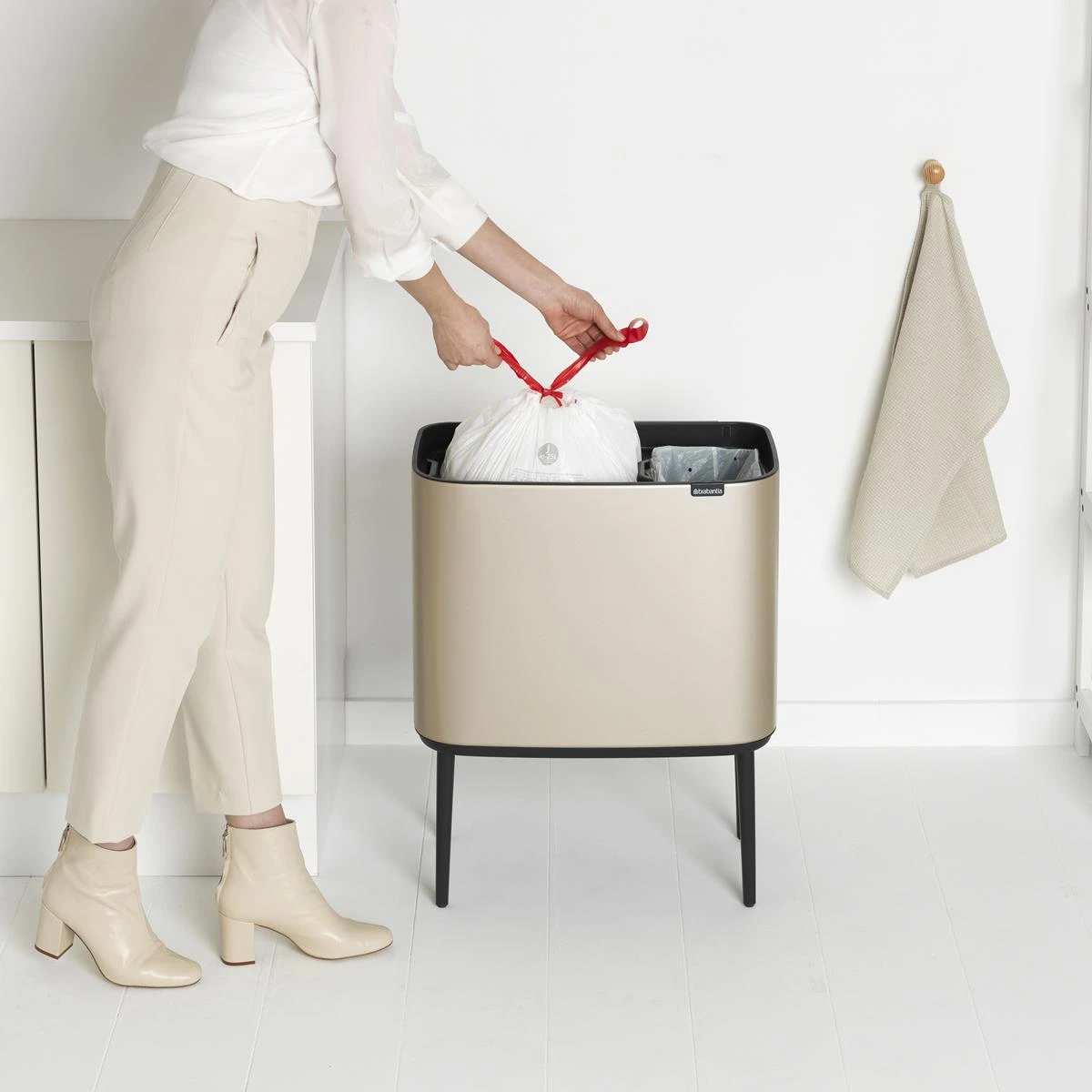 Brabantia Bo Touch Bin Afvalemmer 11 + 23 L - Metallic Gold 17 Brabantia Bo Touch Bin Afvalemmer 11 + 23 L - Metallic Gold - Afbeelding 15