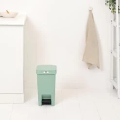 Brabantia StepUp Pedaalemmer - 10 L - Jade Green 16 Brabantia StepUp Pedaalemmer - 10 L - Jade Green -Brabantia 11085532
