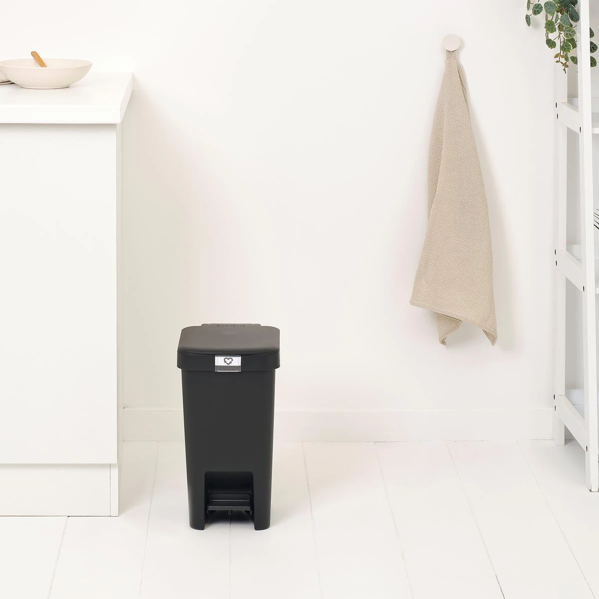 Brabantia StepUp Pedaalemmer - 10 L - Dark Grey 5 Brabantia StepUp Pedaalemmer - 10 L - Dark Grey - Afbeelding 3