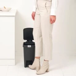 Brabantia StepUp Pedaalemmer - 10 L - Dark Grey 17 Brabantia StepUp Pedaalemmer - 10 L - Dark Grey -Brabantia 11085538