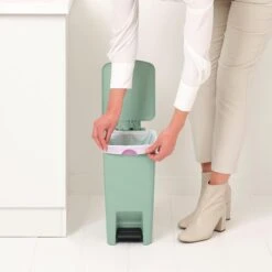 Brabantia StepUp Pedaalemmer - 10 L - Jade Green 18 Brabantia StepUp Pedaalemmer - 10 L - Jade Green -Brabantia 11085549
