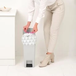 Brabantia StepUp Pedaalemmer - 10 L - Light Grey -Brabantia 11085563