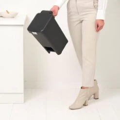 Brabantia StepUp Pedaalemmer - 10 L - Dark Grey 20 Brabantia StepUp Pedaalemmer - 10 L - Dark Grey -Brabantia 11085566