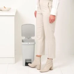 Brabantia StepUp Pedaalemmer - 16 L - Light Grey 17 Brabantia StepUp Pedaalemmer - 16 L - Light Grey -Brabantia 11085639