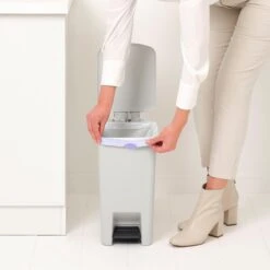 Brabantia StepUp Pedaalemmer - 16 L - Light Grey 18 Brabantia StepUp Pedaalemmer - 16 L - Light Grey -Brabantia 11085641