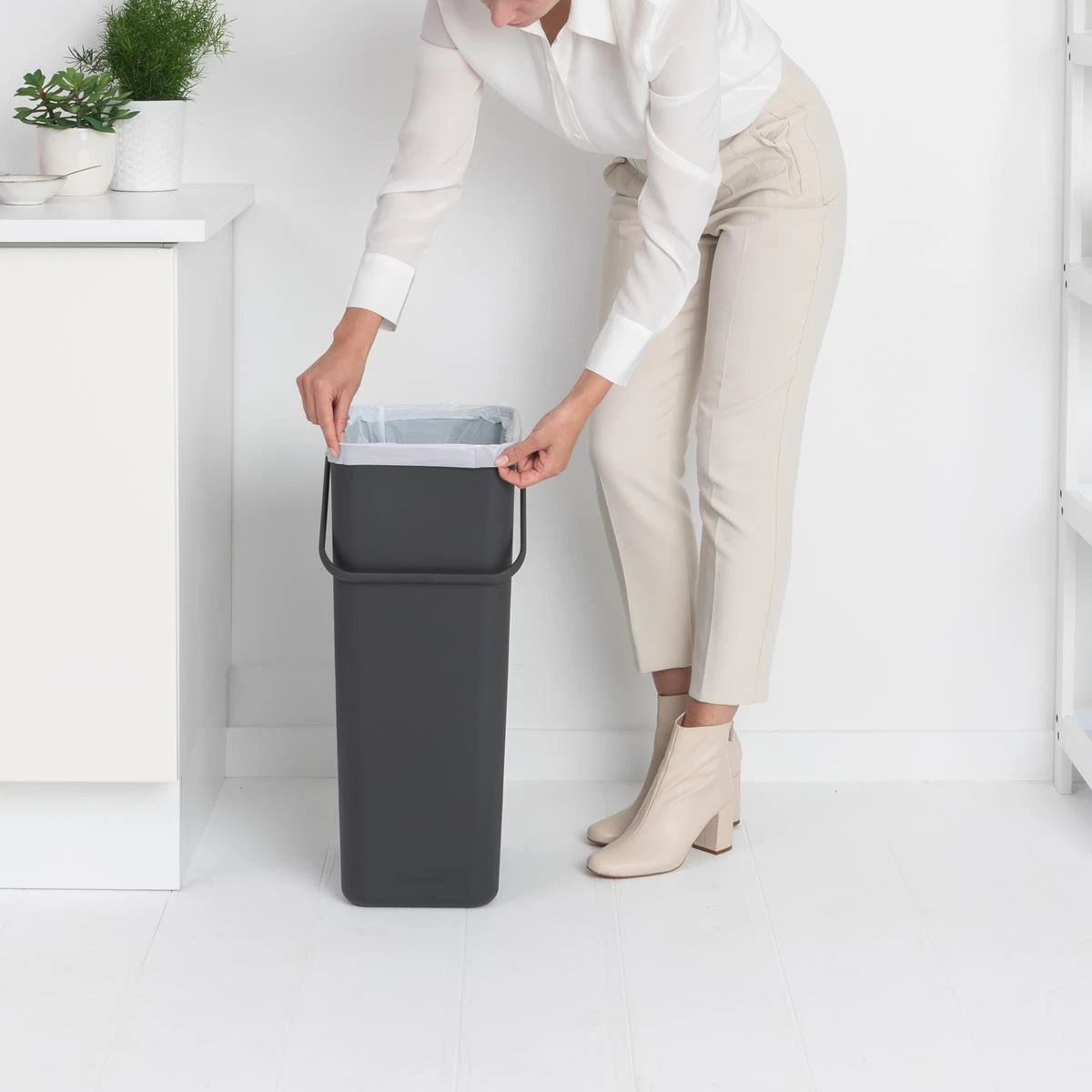 Brabantia Sort & Go Afvalemmer 40 L - Donkergrijs 10 Brabantia Sort & Go Afvalemmer 40 L - Donkergrijs - Afbeelding 8