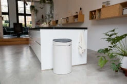 Brabantia Touch Bin Prullenbak 40 Liter -Brabantia 512731 01 4 EnvironmentImage 5e12162c54