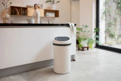 Brabantia Touch Bin Prullenbak Rond 60 Liter -Brabantia 512732 01 4 EnvironmentImage 5f64a978d2