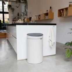 Brabantia Touch Bin Afvalemmer 40 Liter - Soft Beige 11 Brabantia Touch Bin Afvalemmer 40 Liter - Soft Beige -Brabantia 9438520