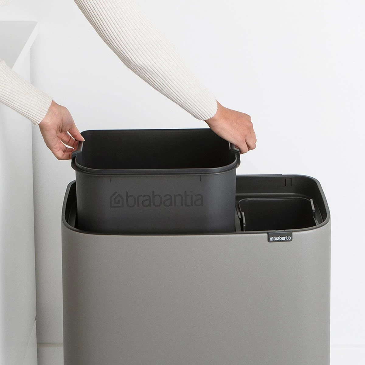 Brabantia Bo Touch Bin Afvalemmer 11 + 23 L - Mineral Concrete Grey 17 Brabantia Bo Touch Bin Afvalemmer 11 + 23 L - Mineral Concrete Grey - Afbeelding 15