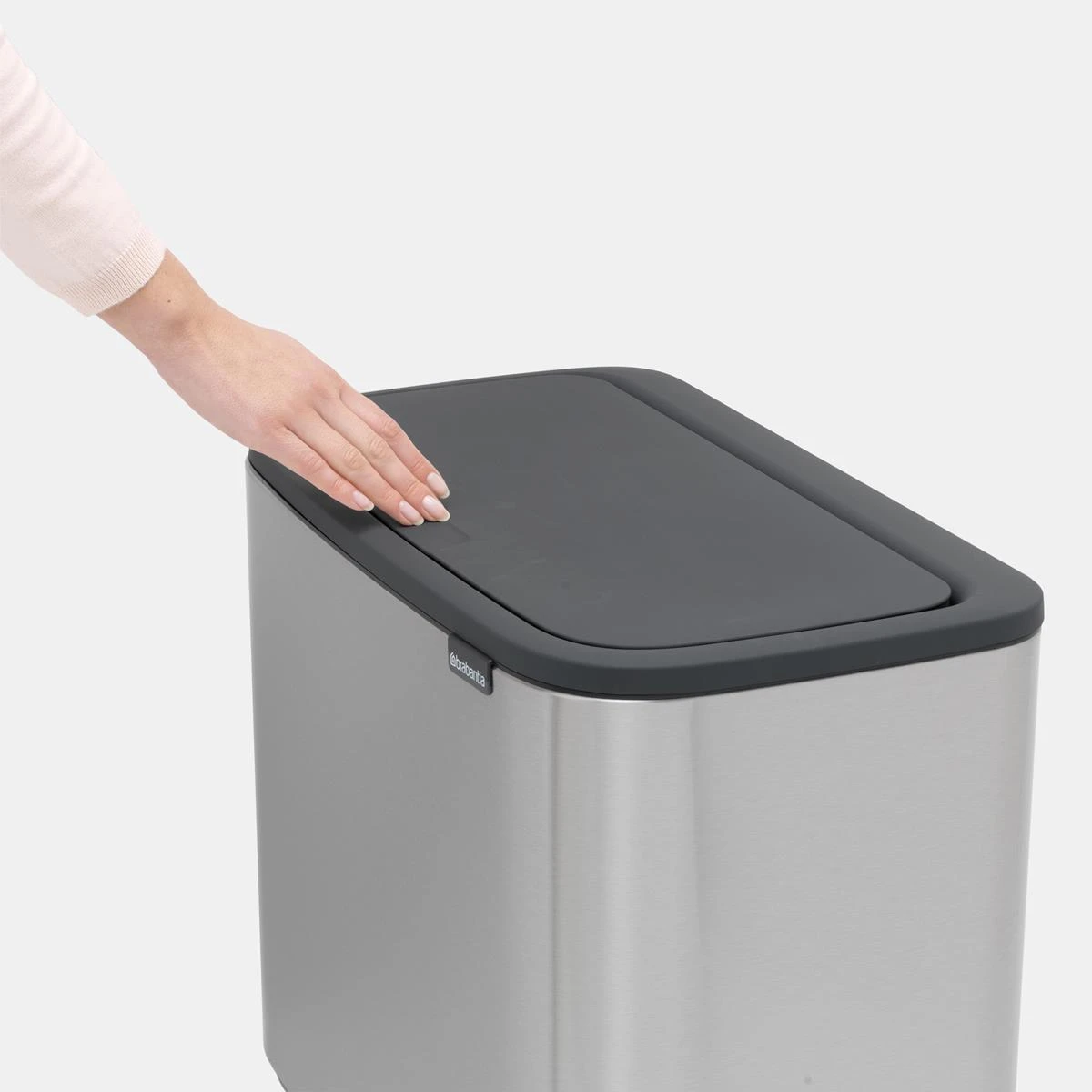 Brabantia Bo Touch Bin Afvalemmer 11 + 23 L - Vingerafdrukvrij - Zilver 16 Brabantia Bo Touch Bin Afvalemmer 11 + 23 L - Vingerafdrukvrij - Zilver - Afbeelding 14