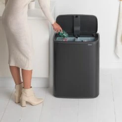 Brabantia Bo Touch Bin Afvalemmer 2 X 30 L - Zwart 32 Brabantia Bo Touch Bin Afvalemmer 2 X 30 L - Zwart -Brabantia 9464147
