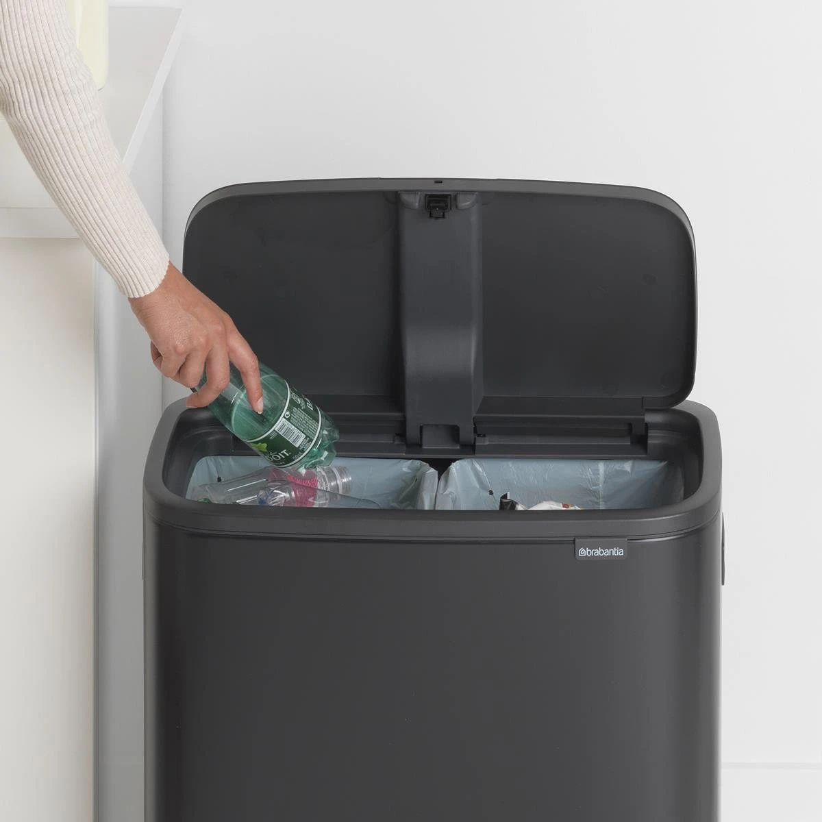 Brabantia Bo Touch Bin Afvalemmer 2 X 30 L - Zwart 14 Brabantia Bo Touch Bin Afvalemmer 2 X 30 L - Zwart - Afbeelding 12
