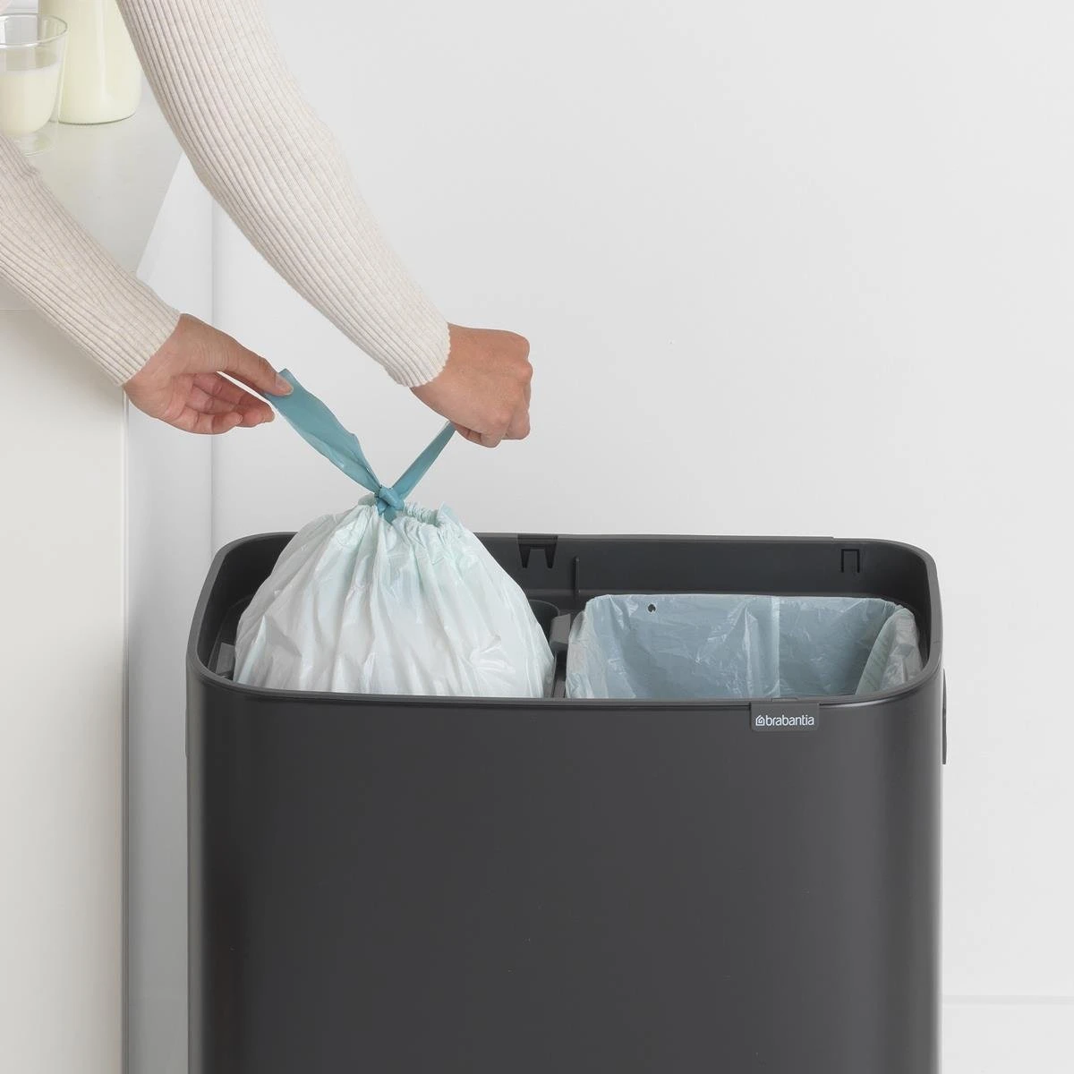 Brabantia Bo Touch Bin Afvalemmer 2 X 30 L - Zwart 19 Brabantia Bo Touch Bin Afvalemmer 2 X 30 L - Zwart - Afbeelding 17