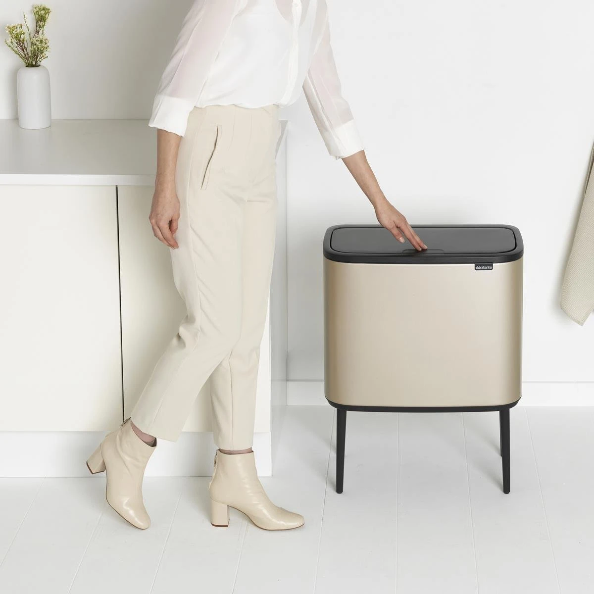 Brabantia Bo Touch Bin Afvalemmer 11 + 23 L - Metallic Gold 14 Brabantia Bo Touch Bin Afvalemmer 11 + 23 L - Metallic Gold - Afbeelding 12