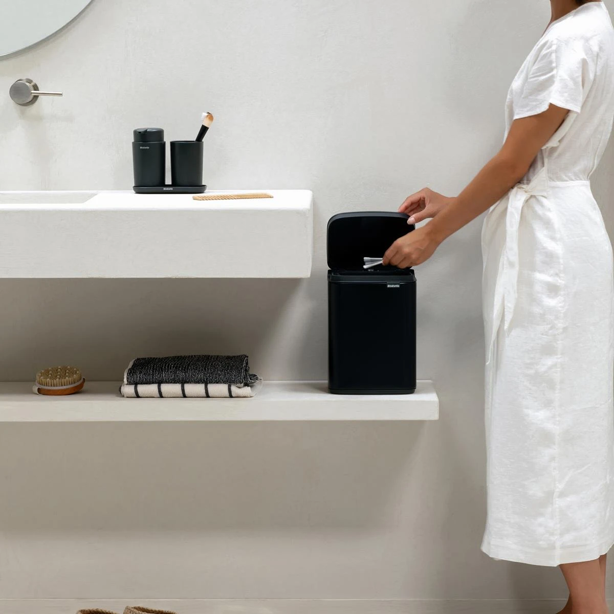 Brabantia Bo Afvalemmer 4 L - Matt Black 13 Brabantia Bo Afvalemmer 4 L - Matt Black - Afbeelding 11