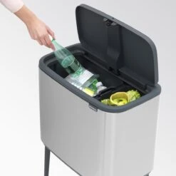 Brabantia Bo Touch Bin Afvalemmer 11 + 23 L - Vingerafdrukvrij - Zilver 32 Brabantia Bo Touch Bin Afvalemmer 11 + 23 L - Vingerafdrukvrij - Zilver -Brabantia 9487970