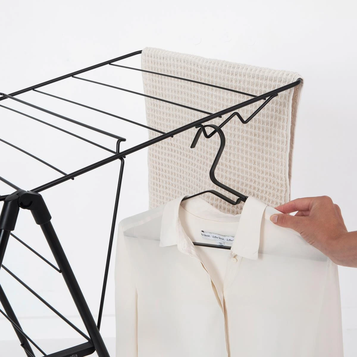 Brabantia HangOn Droogrek 15 Meter - Matt Black 7 Brabantia HangOn Droogrek 15 Meter - Matt Black - Afbeelding 5