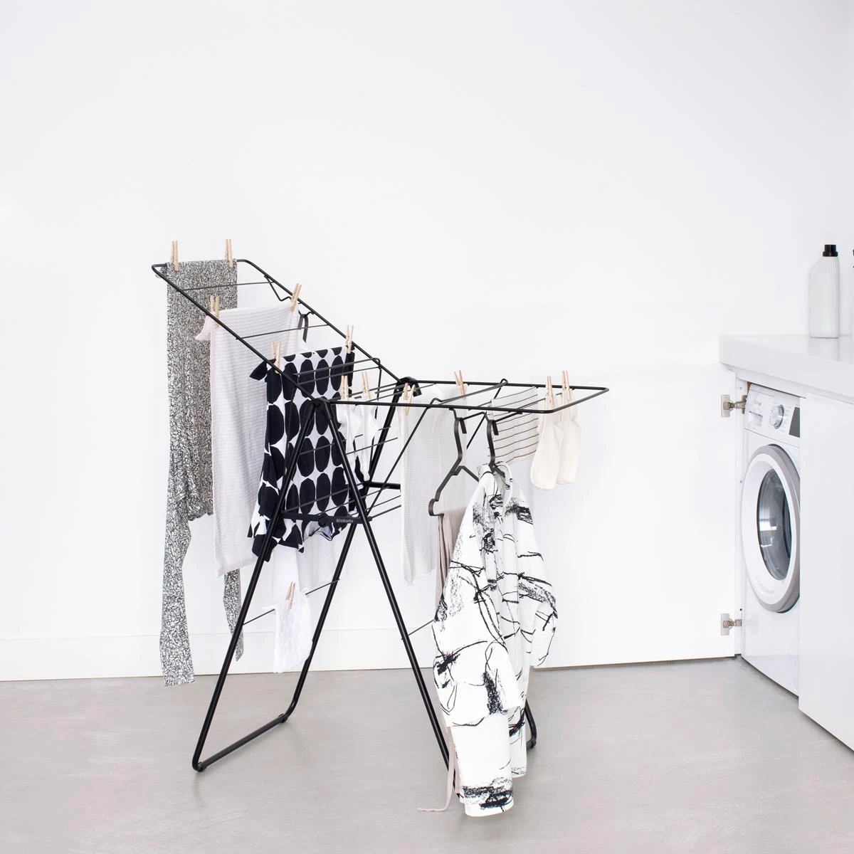 Brabantia HangOn Droogrek 15 Meter - Matt Black 9 Brabantia HangOn Droogrek 15 Meter - Matt Black - Afbeelding 7