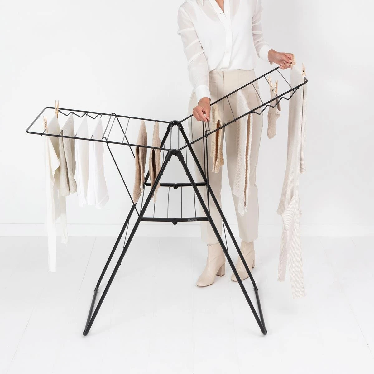 Brabantia HangOn Droogrek 20 Meter - Matt Black 4 Brabantia HangOn Droogrek 20 Meter - Matt Black - Afbeelding 2